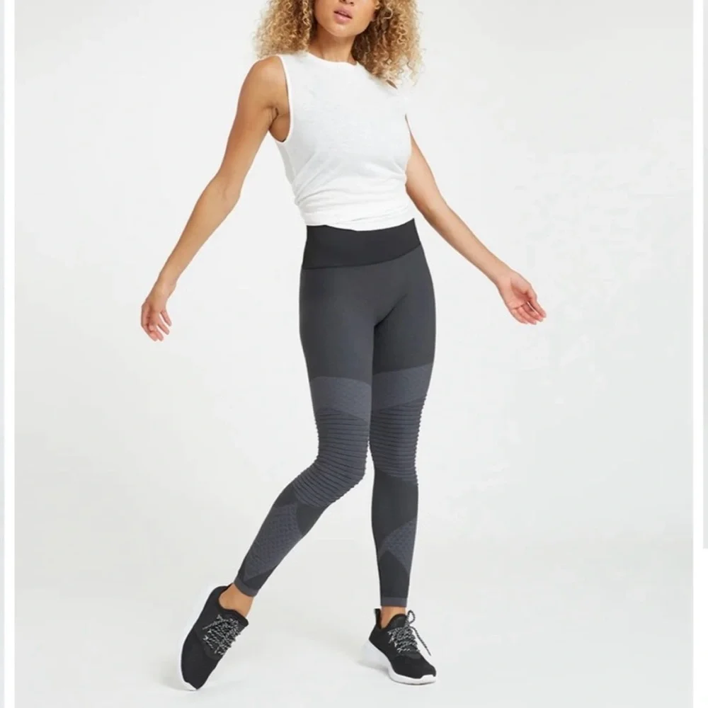 SPANX Look At Me Now Seamless Moto Leggings
